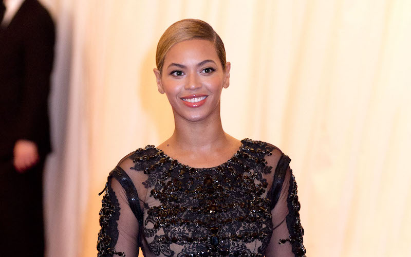 Beyoncé supporta Hillary Clinton: “Pensiamo al futuro dei figli”