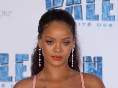 Rihanna, arrestato lo zio: vendeva capi contraffatti della nipote