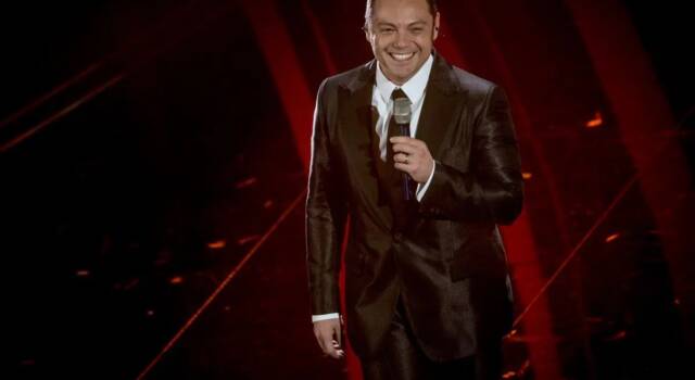 Tiziano Ferro scoppia a ridere durante un&#8217;intervista: il motivo è dolcissimo!