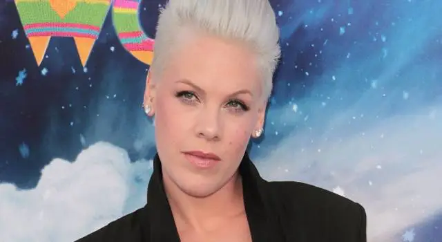 Pink La Figlia Spara Con Il Fucile Il Video Che Ha Indignato Il Web