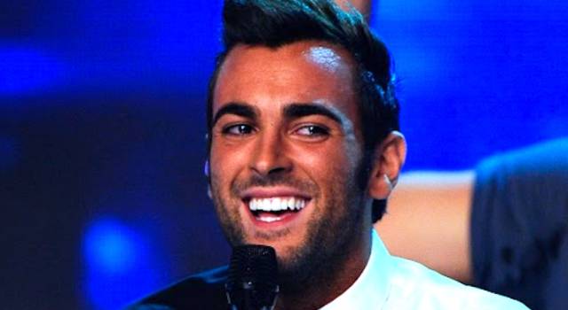 Marco Mengoni si è fidanzato? Il cantante avvistato con un misterioso ragazzo