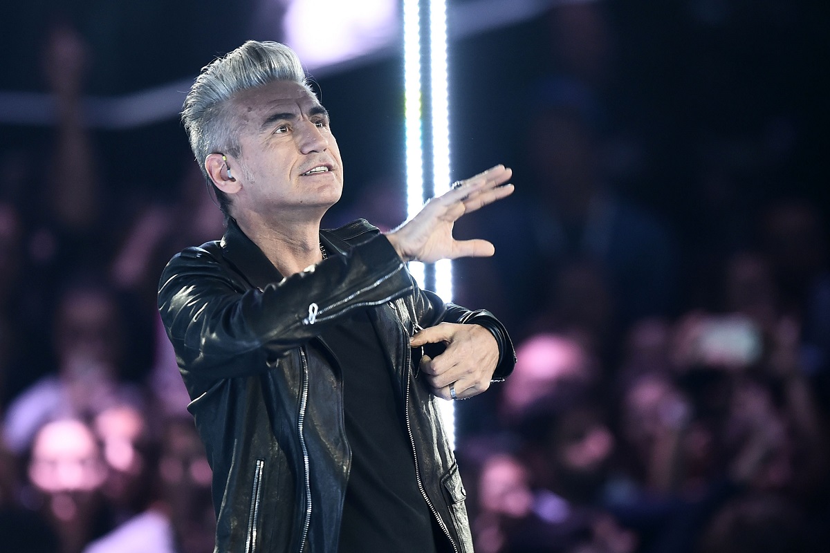 Ligabue anticipa il tour negli stadi con un nuovo singolo: ecco il video di Polvere di stelle