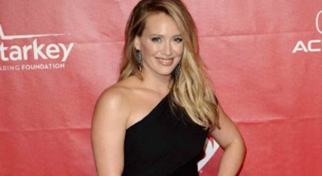 Tutto su Hilary Duff, l&#8217;attrice con la passione per la musica (e la moda)
