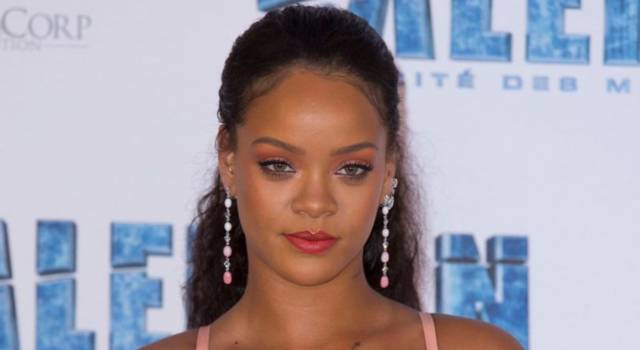 Rihanna in bikini lascia i fan senza parole: le foto