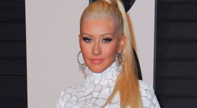 Christina Aguilera torna sui social senza veli, fan impazziti: &#8220;Sembri Lady Gaga!&#8221;