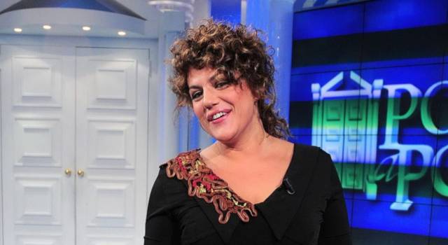 Manuela Villa sostiene l&#8217;esame di maturità a 54 anni!