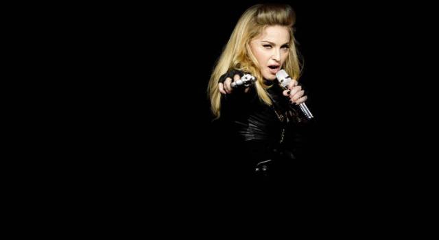 Madonna, canta Bella ciao in un ristorante a Ostuni: la popstar è pazza per l&#8217;Italia