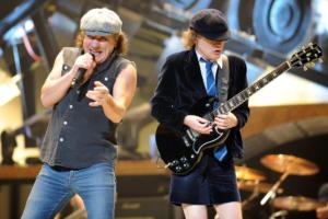 Brian Johnson e Angus Young degli AC/DC