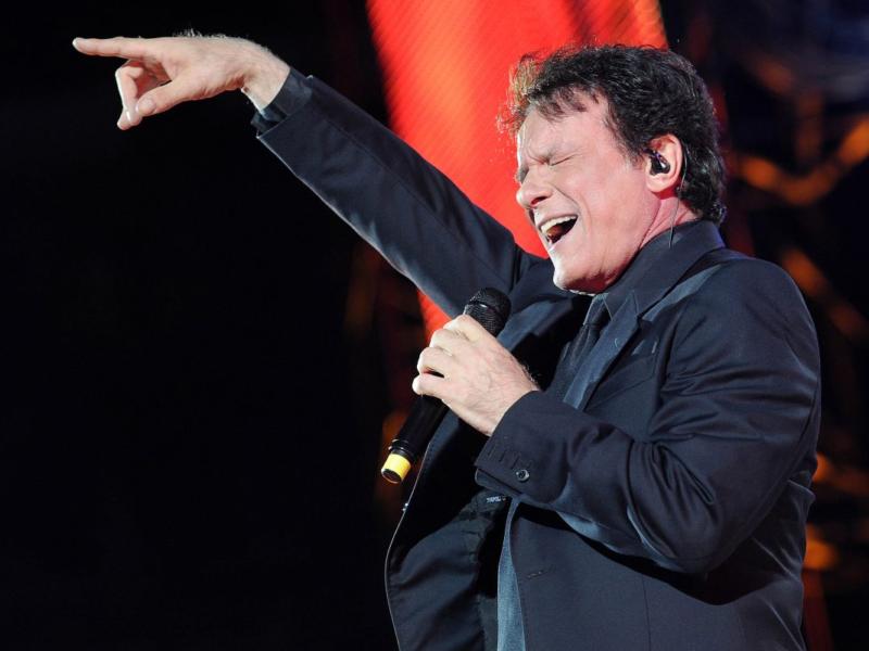 Tutte le curiosità su Massimo Ranieri, il cantante che non sapeva nuotare