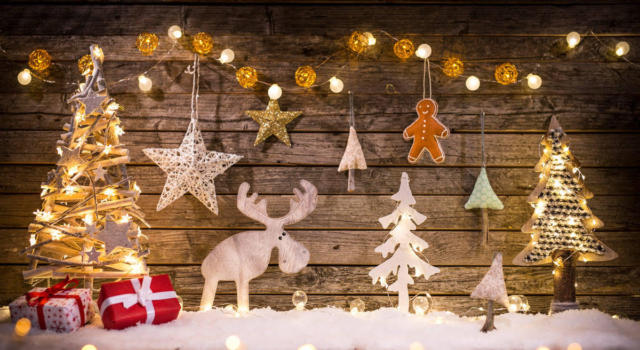 Tu scendi dalle stelle: la storia e le versioni più famose del canto di Natale napoletano