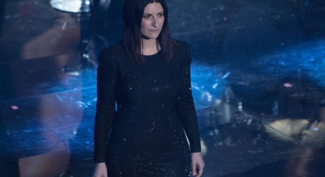 Laura Pausini è positiva al Covid: la cantante si era sentita male durante la finale dell&#8217;Eurovision