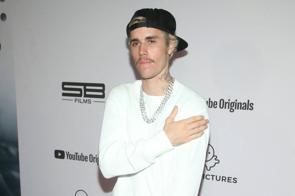 Justin Bieber torna a sorridere: la riabilitazione per la sindrome di Ramsay Hunt funziona