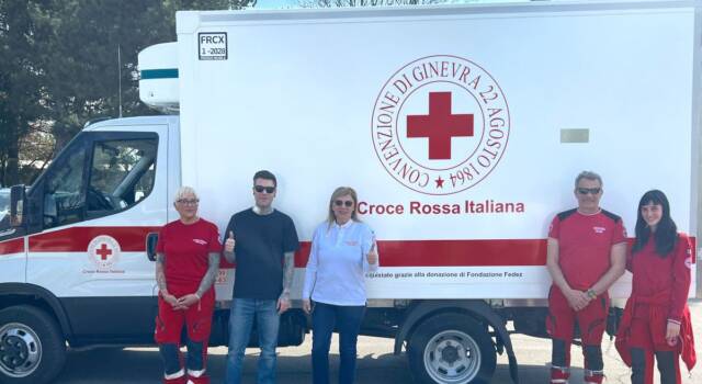 Fedez dona un furgone alla Croce Rossa per essere d&#8217;aiuto nell&#8217;emergenza ucraina