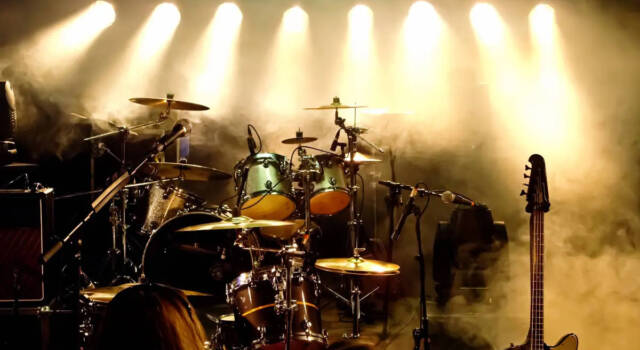 Chi è Rivers Cuomo, il cantante di origini italiane che guida i Weezer