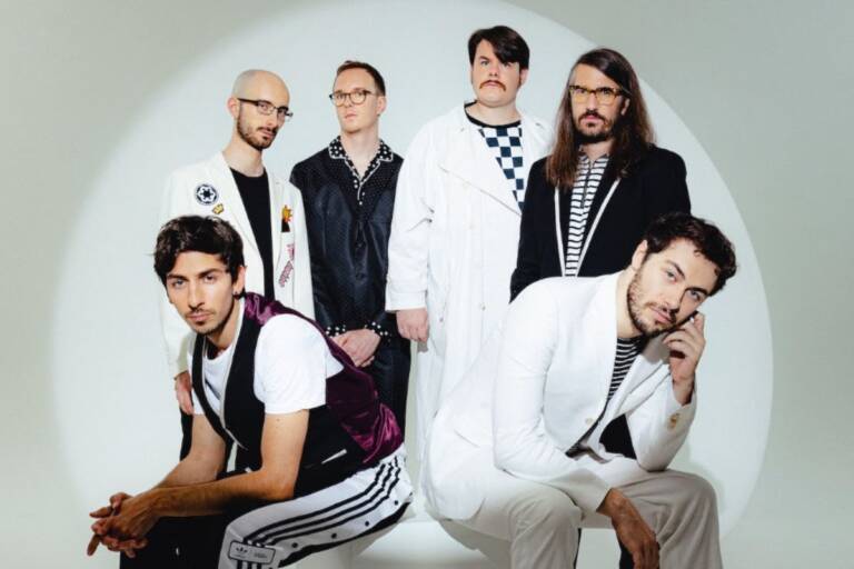 Pinguini Tattici Nucleari, Pastello bianco la versione natalizia Pinguini Tattici Nucleari, Pastello bianco la versione natalizia