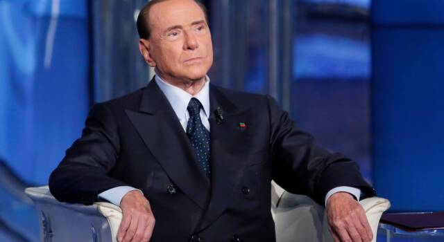 Morte Berlusconi, le reazioni dei cantanti: dal cordoglio all&#8217;ironia, gli artisti si dividono