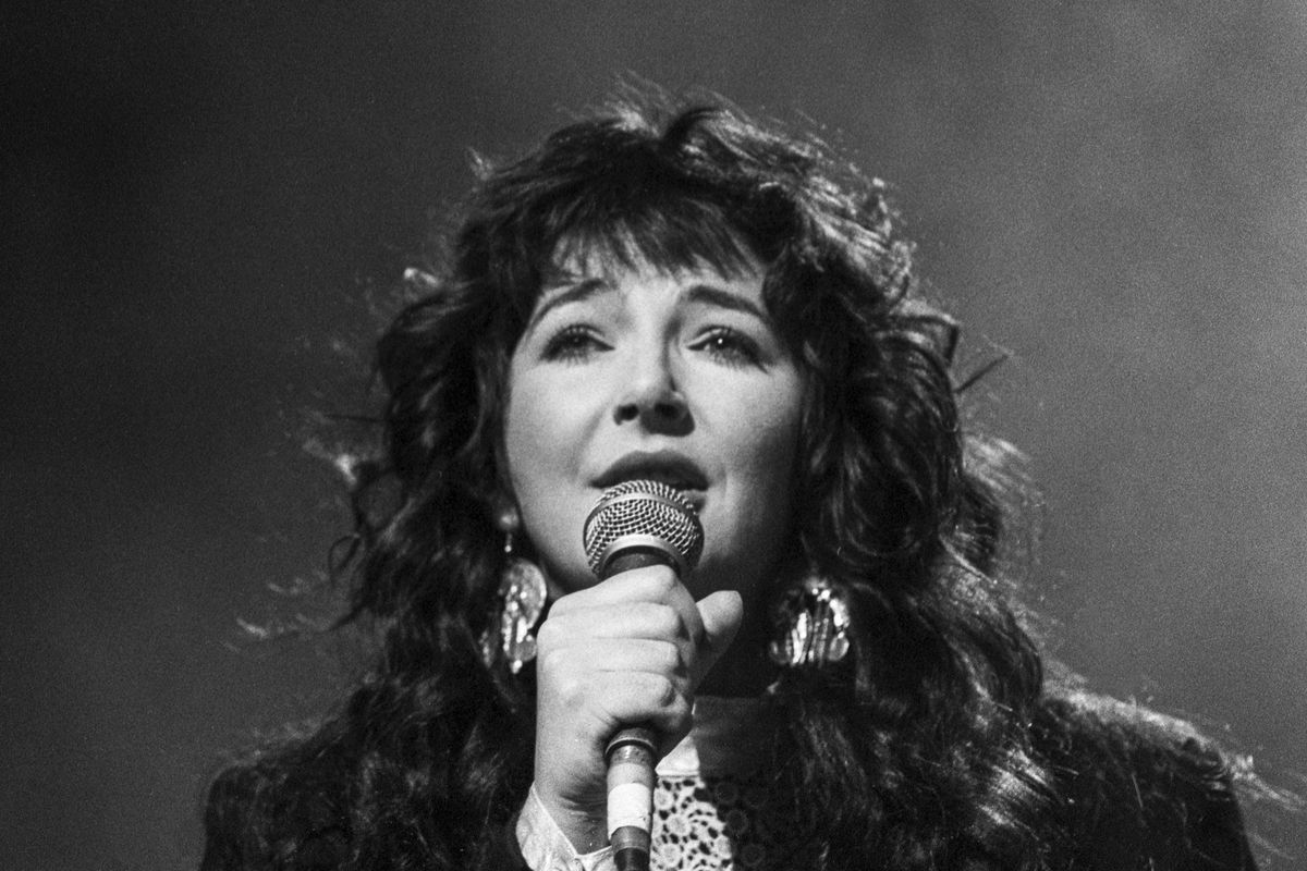 Tutto su Kate Bush, icona delle musica inglese e voce di Running Up That Hills