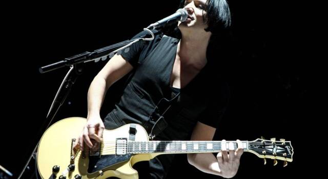 Brian Molko nei guai dopo le offese a Giorgia Meloni: è accusato di vilipendio