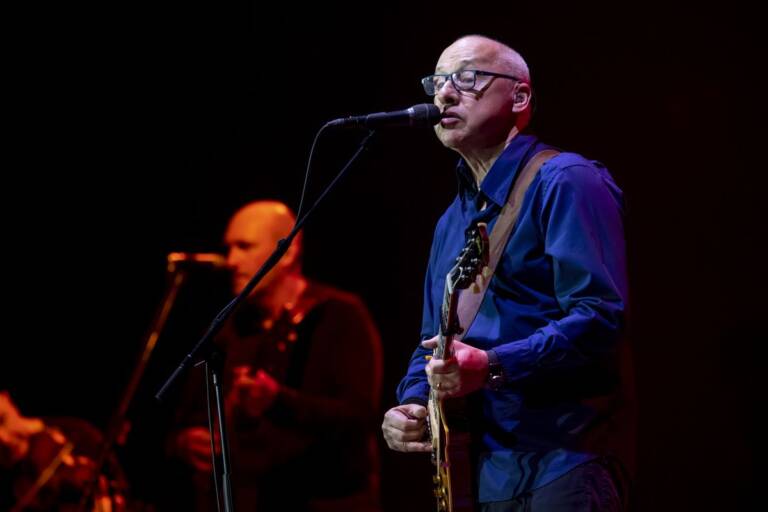 Chi è e come sta Mark Knopfler, ex chitarrista dei Dire Straits