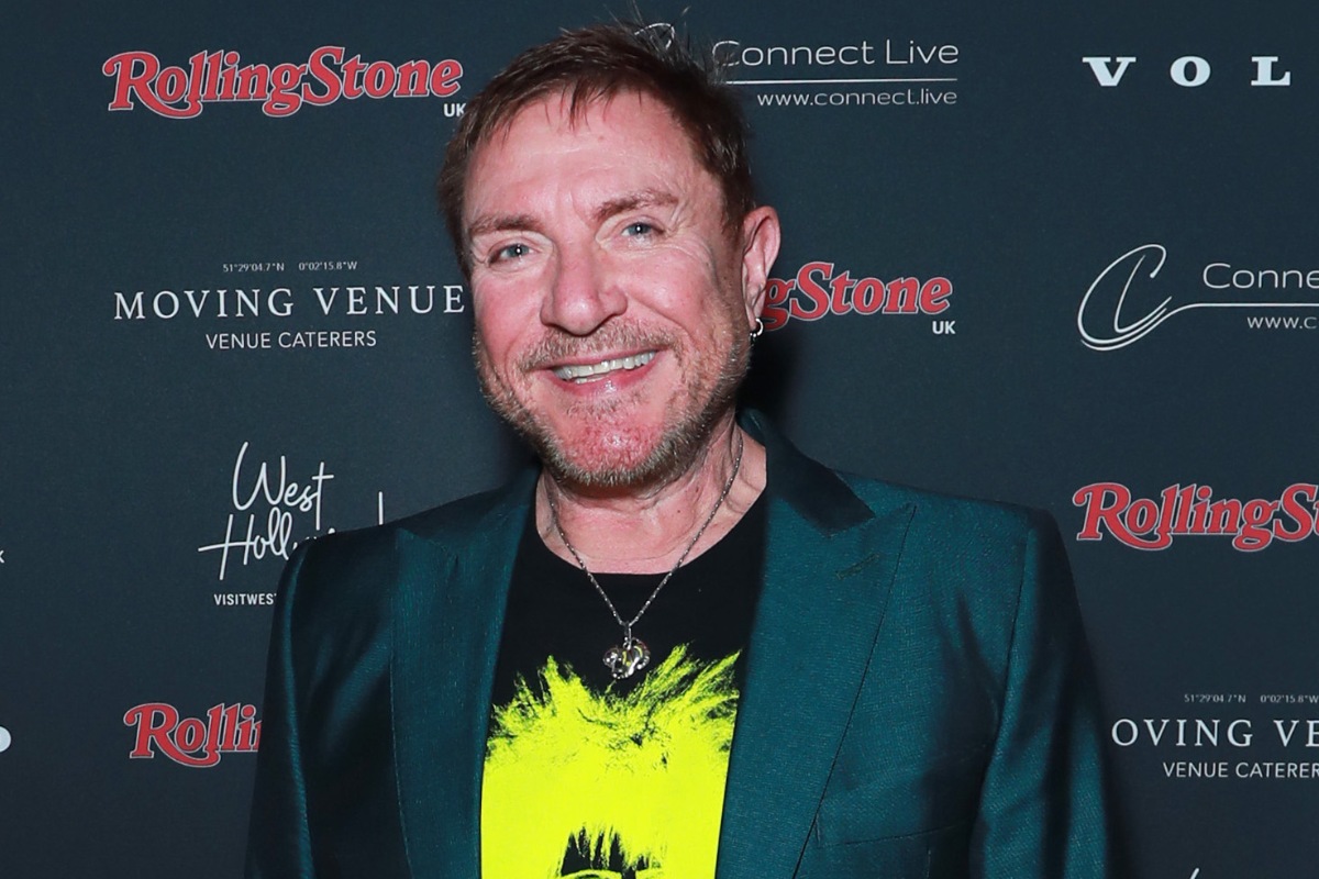 Simon Le Bon sfoggia un sorriso durante un evento targato Rolling Stone.