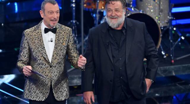 Il Gladiatore Russell Crowe sfotte John Travolta a Sanremo