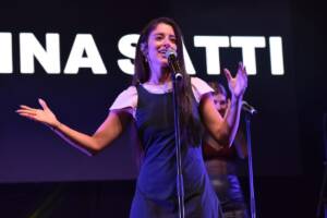 Marina Satti canta in concerto