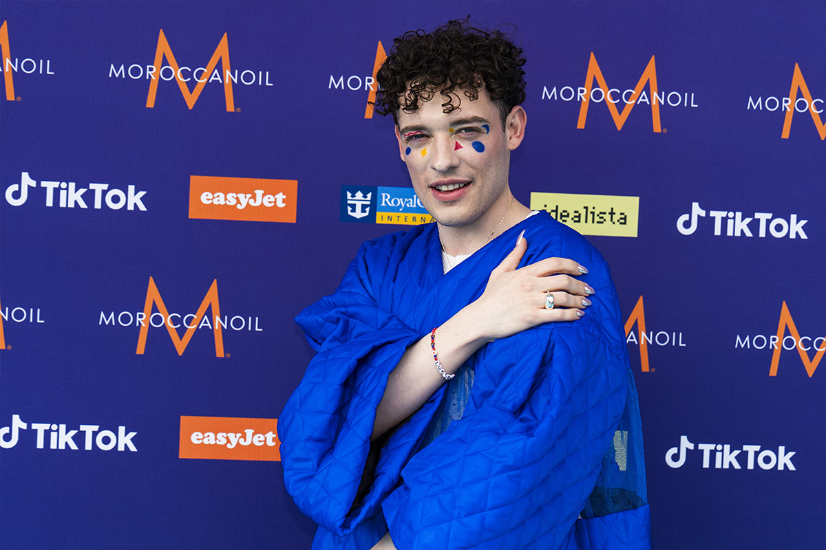 Chi è Nemo, il cantante e rapper svizzero che ha vinto l’Eurovision 2024