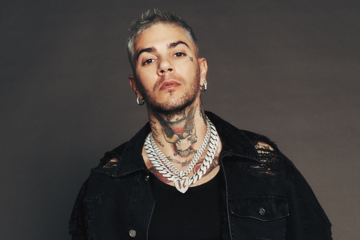 Emis Killa: stanotte esce “Demoni”, la canzone con cui avrebbe partecipato a Sanremo 2025