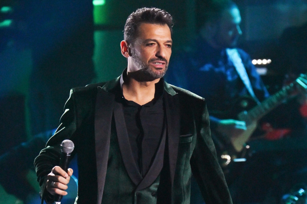Pago si esibisce cantando nella prima puntata di Ora o mai più del 2025.