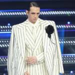 Achille Lauro sul palco del Teatro Ariston durante Sanremo 2025