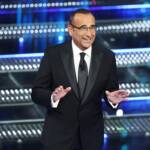 Carlo Conti sul palco dell'Ariston a Sanremo 2025