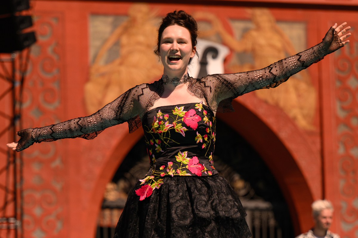 La cantante Zoë Më, rappresentante della Svizzera all'Eurovisioin 2025