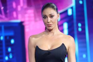 La showgirl Belen Rodriguez ospite negli studi televisivi di Sta Sera C'è Cattelan ad aprile 2024