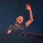 Il DJ tedesco Paul Kalkbrenner si esibisce dal vivo sul palco durante un concerto alla Parkbühne Wuhlheide il 23 luglio 2023 a Berlino, in Germania.