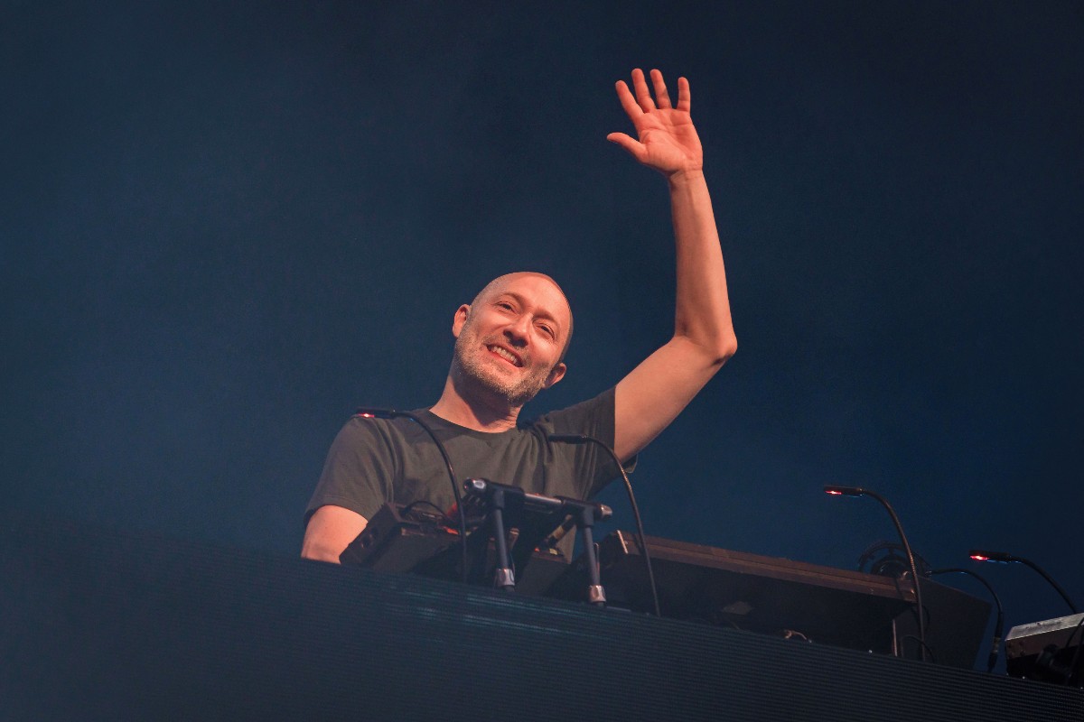 Il DJ tedesco Paul Kalkbrenner si esibisce dal vivo sul palco durante un concerto alla Parkbühne Wuhlheide il 23 luglio 2023 a Berlino, in Germania.