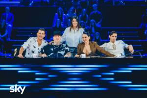Torna X FACTOR: l’edizione 2025 inizia l’11 settembre su Sky e NOW con Giorgia alla conduzione e i quattro giudici Achille Lauro, Francesco Gabbani, Jake La Furia e Paola Iezzi.