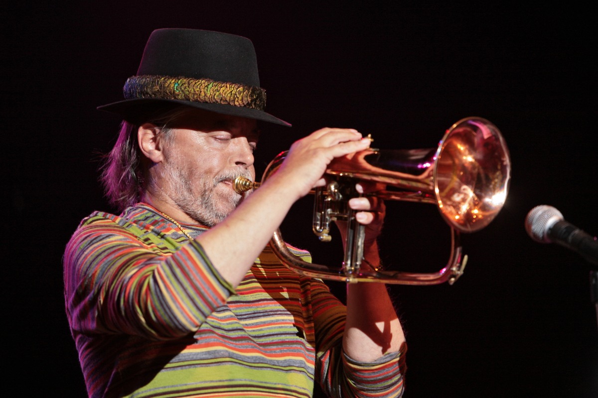 Chuck Mangione, noto per il suo contributo alla musica jazz contemporanea