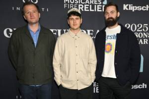 Chris Baio, Ezra Koenig e Chris Tomson dei Vampire Weekend partecipano al MusiCares Person of the Year 2025 in onore dei Grateful Dead, tenutosi il 31 gennaio 2025 al Los Angeles Convention Center, a Los Angeles, California.