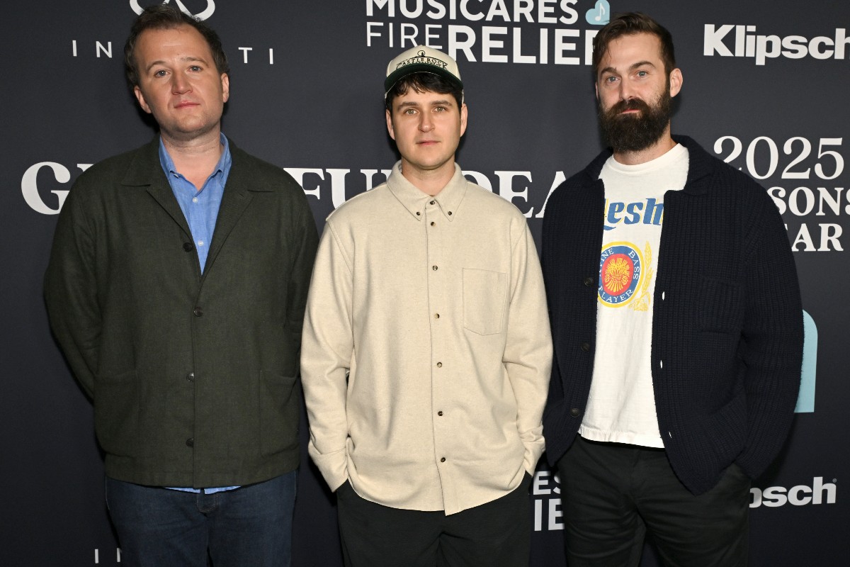 Chris Baio, Ezra Koenig e Chris Tomson dei Vampire Weekend partecipano al MusiCares Person of the Year 2025 in onore dei Grateful Dead, tenutosi il 31 gennaio 2025 al Los Angeles Convention Center, a Los Angeles, California.