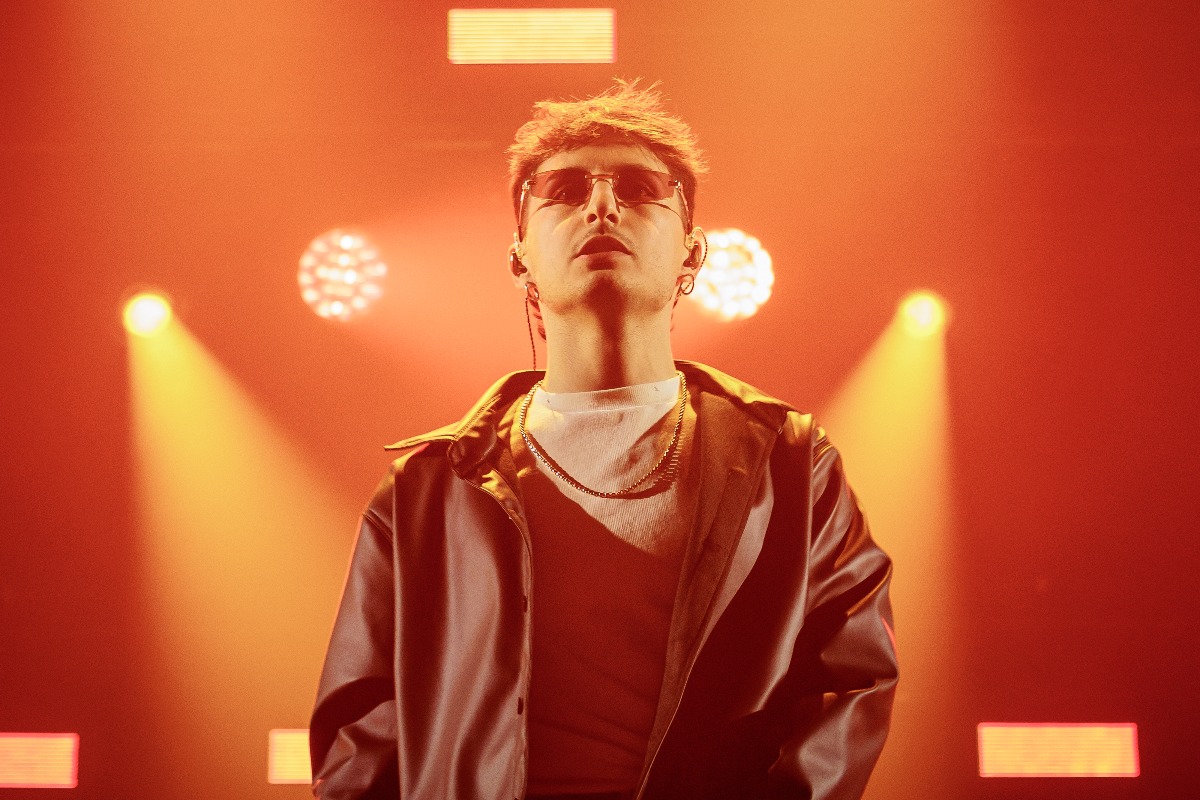 Nayt con luci arancioni