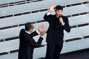 Carlo Conti e Stefano De Martino in abito da sera