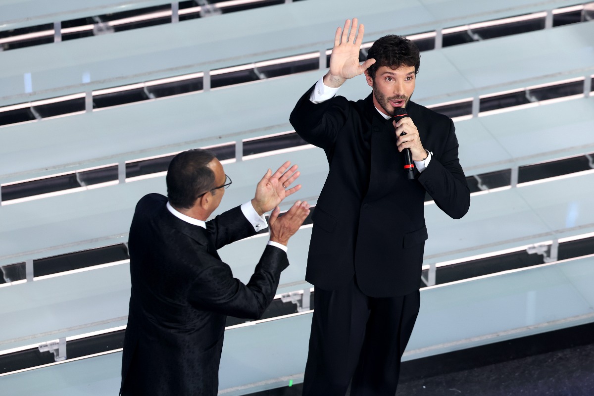 Carlo Conti e Stefano De Martino in abito da sera