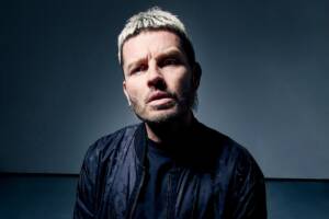 Luca Agnelli con giacca scura