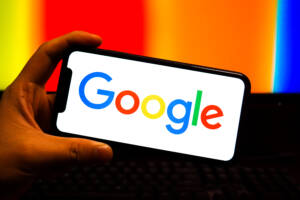 Logo Google su smartphone