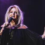 Bonnie Tyler con microfono