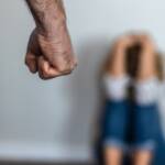 Uomo violento contro donna