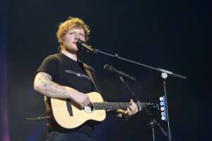 Ed Sheeran con la chitarra